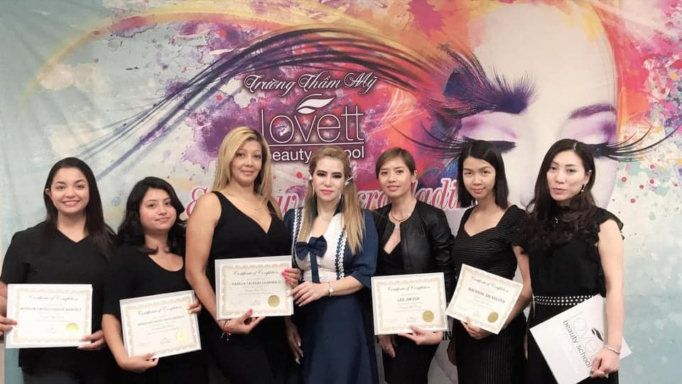 Lễ trao chứng chỉ Lovett Beauty School