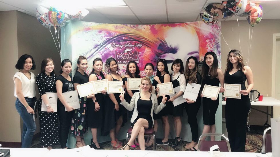 Lớp tốt nghiệp Lovett Beauty School
